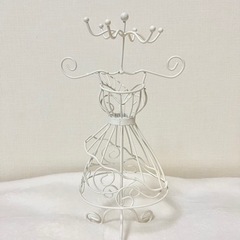 ネックレススタンド 白の画像