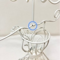 ネックレススタンド 白の画像