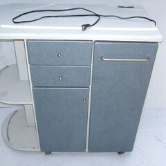 コンパクトなキッチンカウンター　アイランドキッチン　キャンピング...