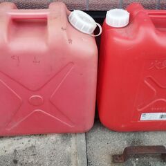 ポリタンク　複数　まとめ買いで値引きの画像