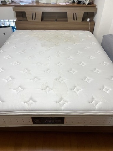 サータ　クイーンベッド&マットレス