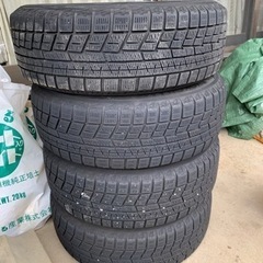 195 65R 15 セレナ　スッタットレスタイヤ４本セット