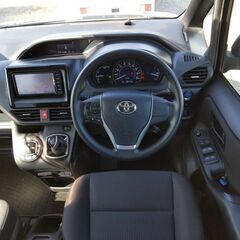 【車検2年付！ 月々29,800円～】★平成30年 トヨタ ヴォクシー 1.8ハイブリッドX 人気のブラック★893_1211の画像