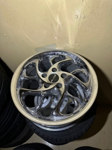 ELITE 18インチ　114.3 2本