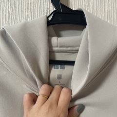 ダンボールパーカー　ユニクロ　Sの画像