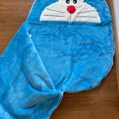 ドラえもん中に入れる敷きマットの画像