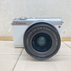 ミラーレス一眼カメラ　Canon EOS M100