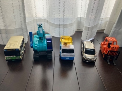 おもちゃ　こども　働く車　バス　ショベルカー　高所作業車　フォークリフト　まとめて