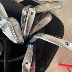 ゴルフバッグとクラブ12本の画像