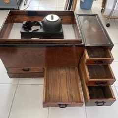 明治初期の長火鉢と大正時代の五徳と鉄瓶の画像