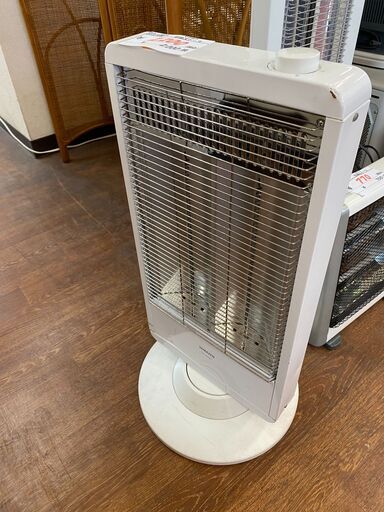 リサイクルショップどりーむ天保山店　No.100016　カーボンヒーター♪　首振り機能付き♪　洗浄・動作確認済み！　お早目の準備を！