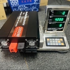 インバーター 2000W 【正弦波 12V専用】リモコン付き モニター表示 車 コンセント4個 USB1個 AC100V 直流 変換 発電機の画像