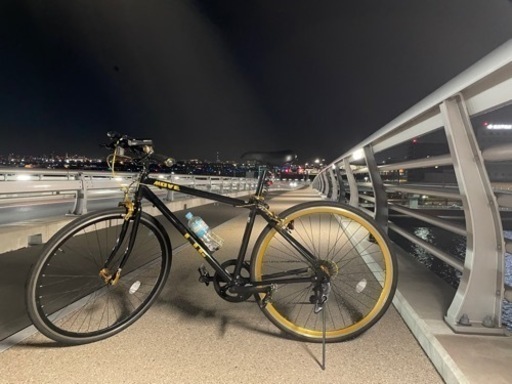 クロスバイクLig Move 7ギア　モバイルバッテリー機能付き電動空気入れ他おまけ多数