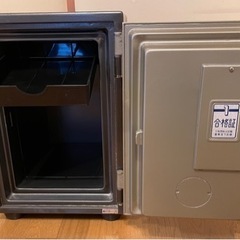 B.S.D SAFE 耐火金庫　取りに来られる方に譲りますの画像