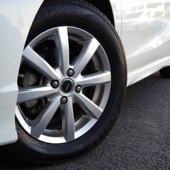 このタイヤをはいている車は…？　　　　　ホンダ　フリードスパイク