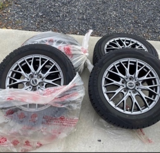 スタッドレスタイヤ　205/60R16 ４本セット　ヴォクシー等