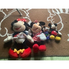 ミッキーマウス、ミニーマウスとキーホルダーの画像