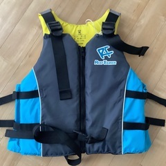 REEF TOURER ライフジャケット 黒/ブルー3回ほど使用の画像