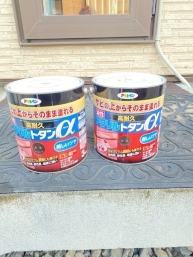 ペンキ2缶有ります。