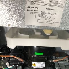 ☆中古￥10,800！TOHOTAIYO　87㍑2ドア冷蔵庫　家電　TH-87L2-BK型　2023年製　幅47㎝ｘ奥行50㎝ｘ高さｘ85㎝　【BJ138】
