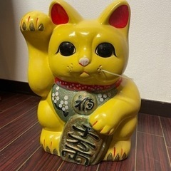 黄色い招き猫