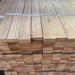 【格安】杉胴縁　未乾燥材　4000×18×45 1束10本入！丁張り、下地材、DIYなどに。在庫210束ありますので複数の方へ販売できます。の画像