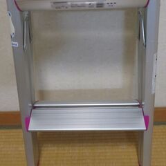 小型の脚立（高さ56cm位）
