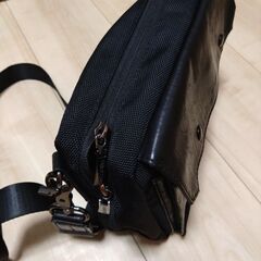 VANQUISH　ショルダーバッグ(難あり)