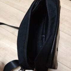 VANQUISH　ショルダーバッグ(難あり)の画像