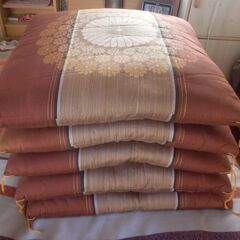 座布団五枚セット　未使用に近い保管品です。の画像