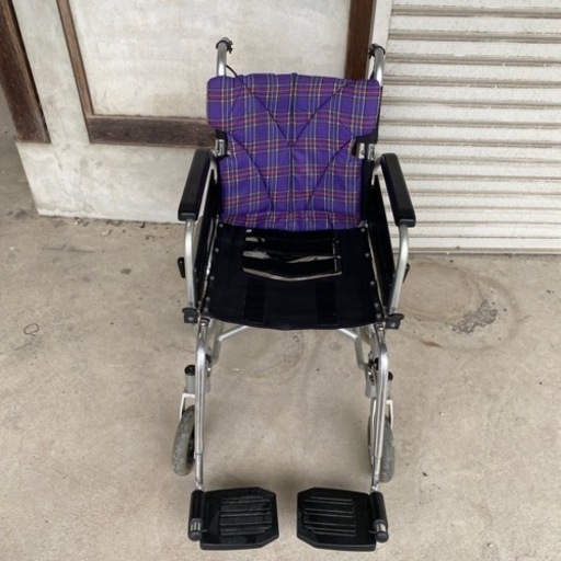 パープルチェックの車椅子