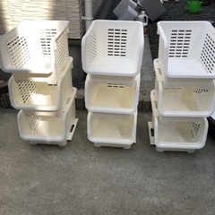 重ねることができる収納棚