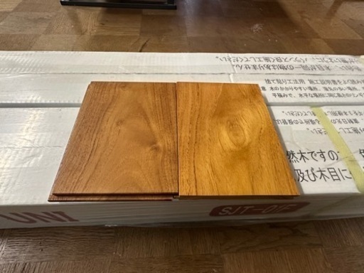 フローリング（チーク無垢材）