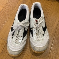 ミズノ　モレリア　フットサルシューズ