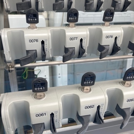 業務用傘立て　コイン式鍵付き60本収納可能