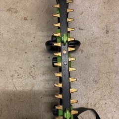 コードレス充電式枝切り草刈り機の画像