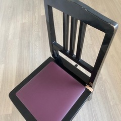 ピアノ用の椅子と足元補助機の画像