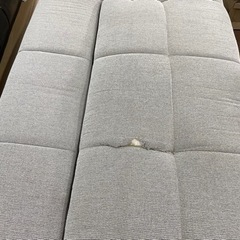 差し上げます　セミダブルサイズ　ファブリック製　難あり品のソファーベッド　グレー色　中古品の画像