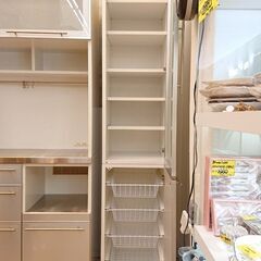 ECHO ウェーブ40R スリム ストッカー パントリー 隙間収納 横幅40㎝×奥行46cm×高さ195cm 1枚ガラス扉 (可動棚板)+1枚扉 (ワイヤーバスケット 4段) シルバー×ホワイト キッチンボード 食器棚■近隣配送無料 買取帝国 朝霞店の画像