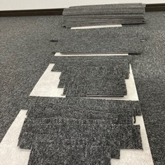新品⭐︎タイルカーペット　グレーブラック　50cmの破片