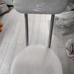 折りたたみテーブル、椅子の画像