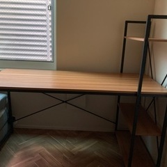 作業用デスクの画像