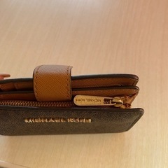 マイケルコース　二つ折り財布　ブラウン　①の画像