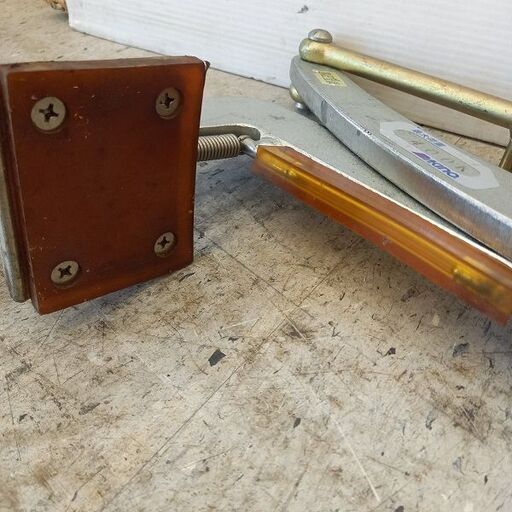 マキノ 型番不明 石材クランプ　400kg【野田愛宕店】【店頭取引限定】【中古】管理番号：ITQLQPH3XCU1