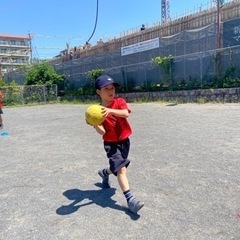 ハンドボール教室の補助スタッフの画像