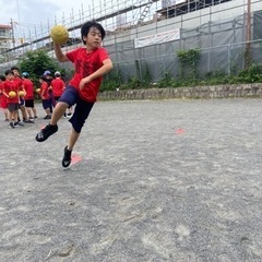 ハンドボール教室の補助スタッフの画像