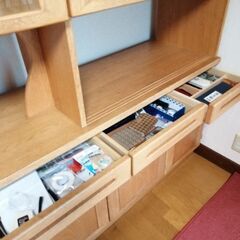 カップボード(上段のガラス戸両面開閉可能)