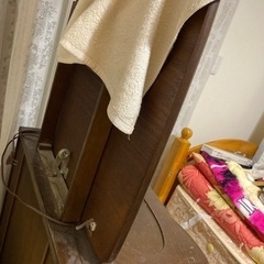 昔ながらの木の化粧台の画像