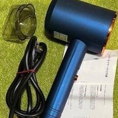 ③美品 高濃度マイナスイオン 57度の低温風で髪を傷めない　ヘアドライヤー  ブルー の画像