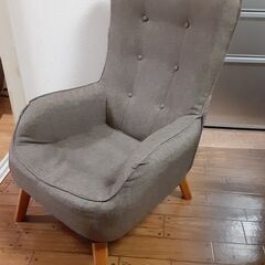 一人用ソファを差し上げます。